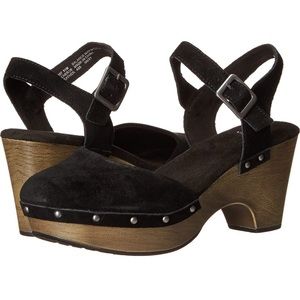 WHITE MOUNTAIN Women's Cherub Clog- Black suede